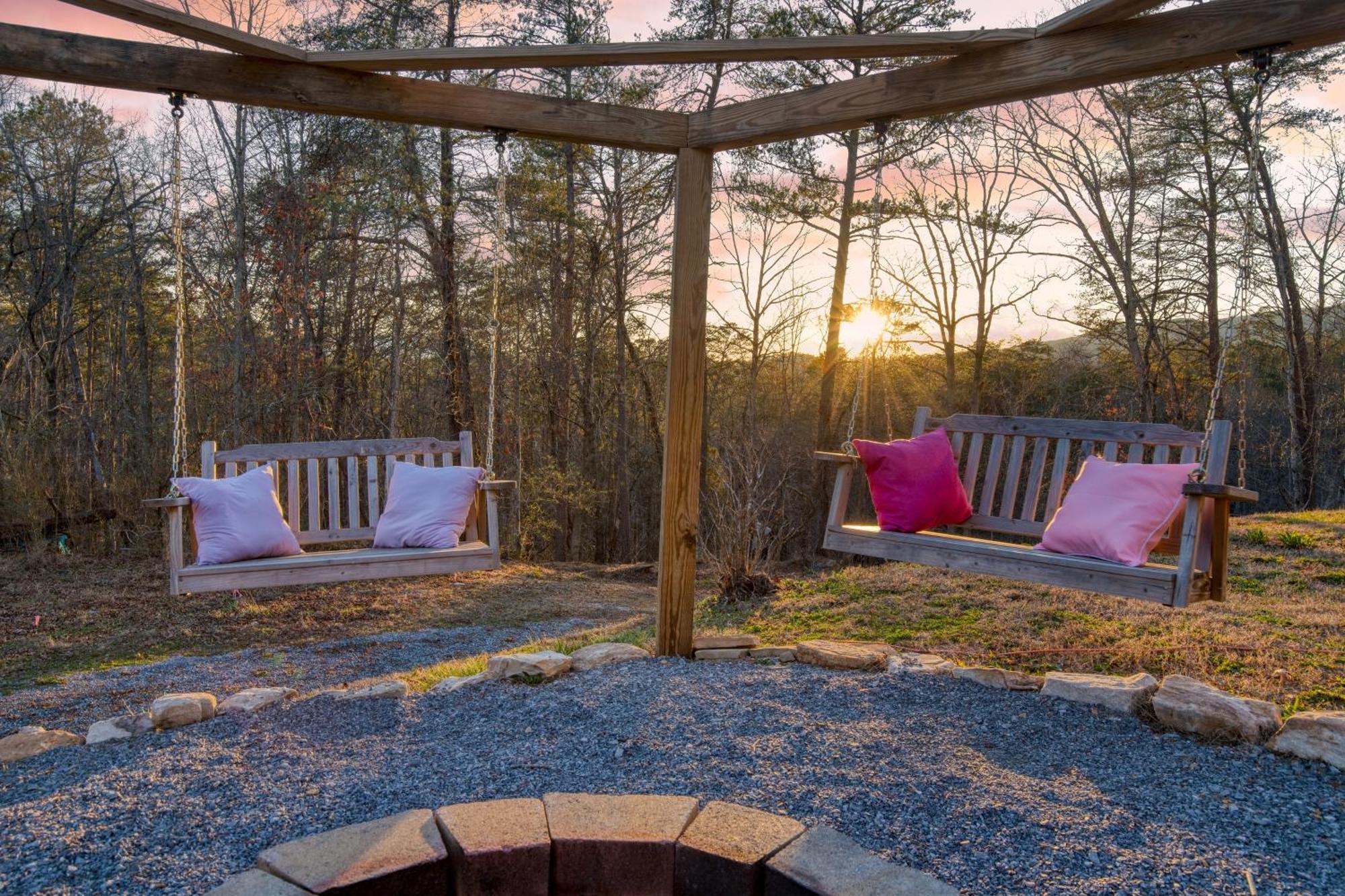 Pink Pines Avantstay Luxury Aesthetic Dream Home Indoor Pool Hot Tub Pigeon Forge Exterior photo