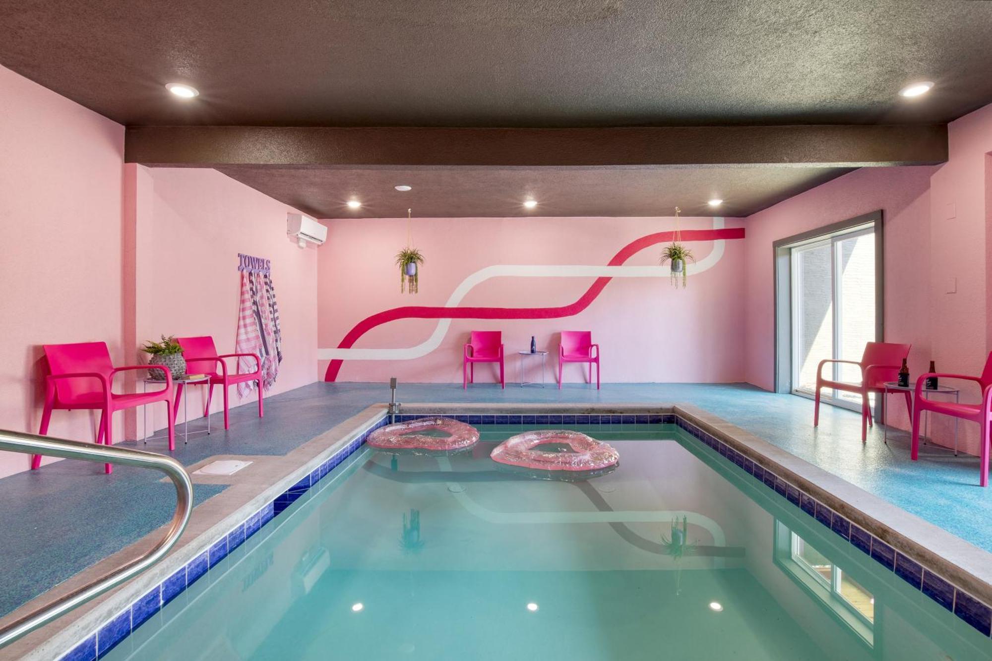 Pink Pines Avantstay Luxury Aesthetic Dream Home Indoor Pool Hot Tub Pigeon Forge Exterior photo