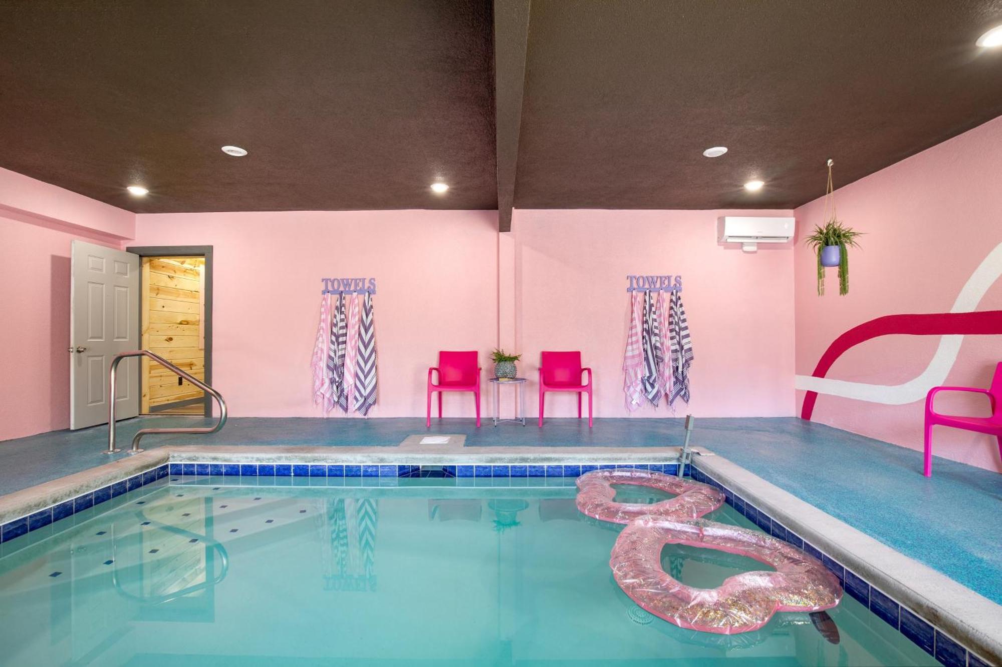 Pink Pines Avantstay Luxury Aesthetic Dream Home Indoor Pool Hot Tub Pigeon Forge Exterior photo