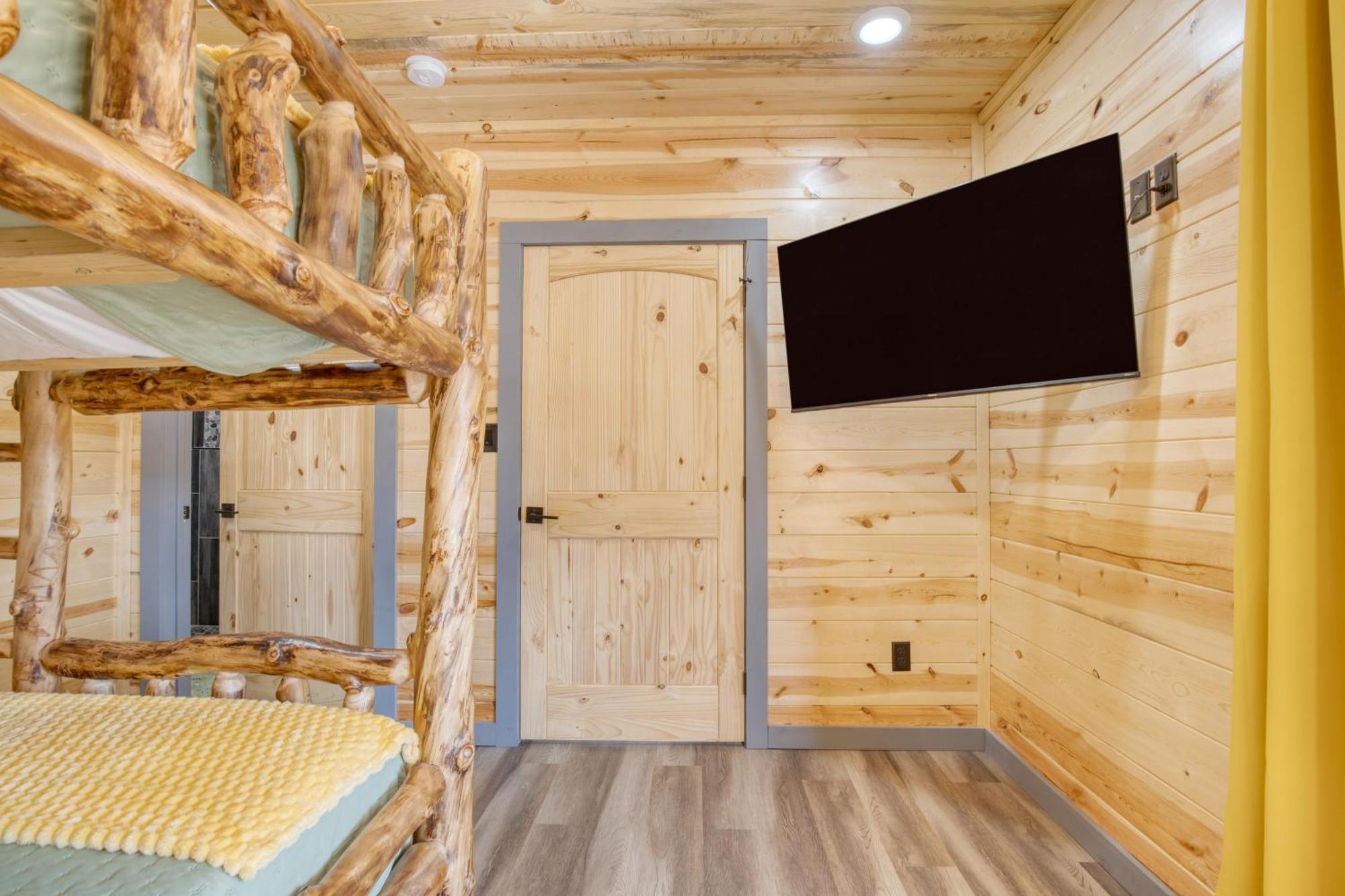 Pink Pines Avantstay Luxury Aesthetic Dream Home Indoor Pool Hot Tub Pigeon Forge Exterior photo